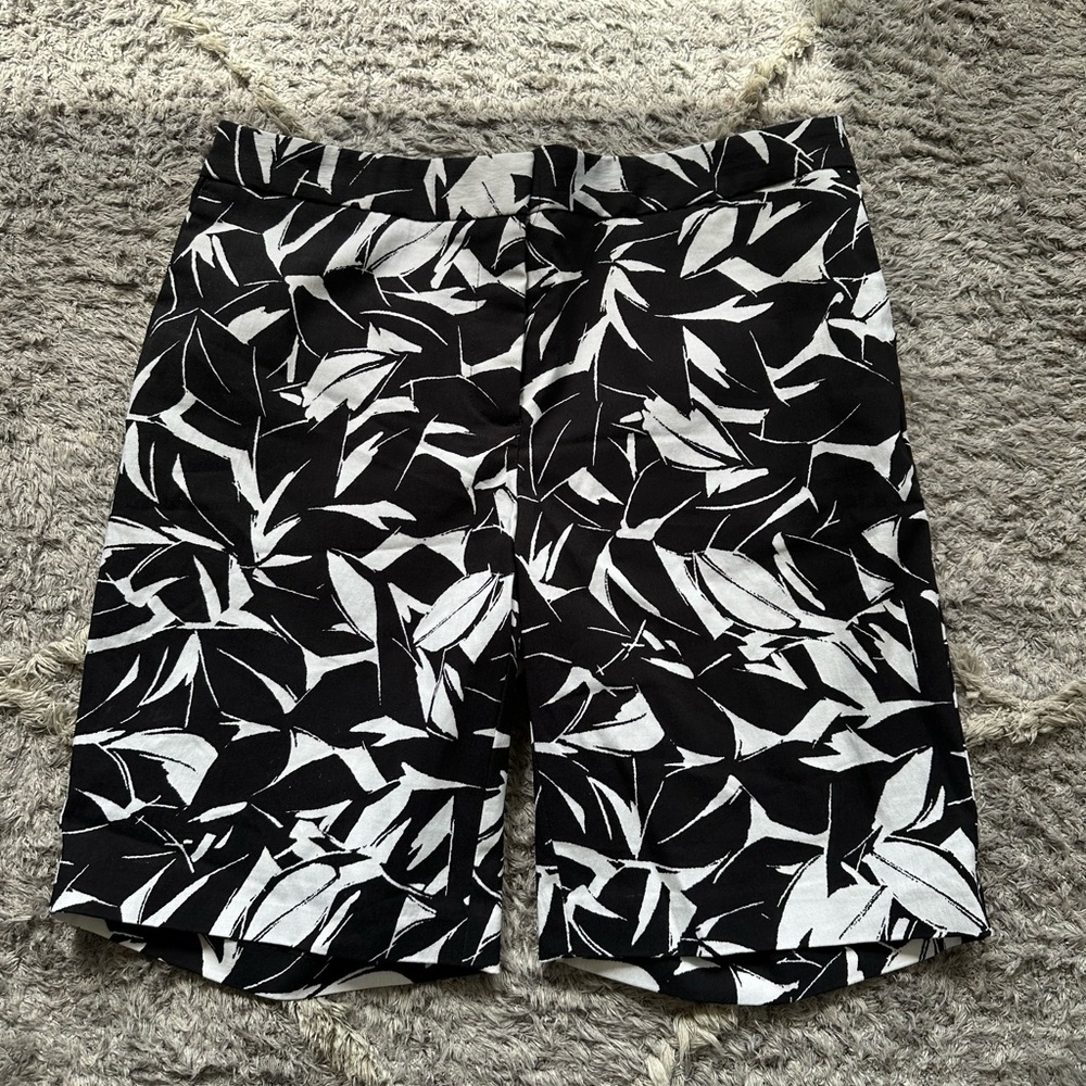 Mario Serrano Bermuda shorts. New!
